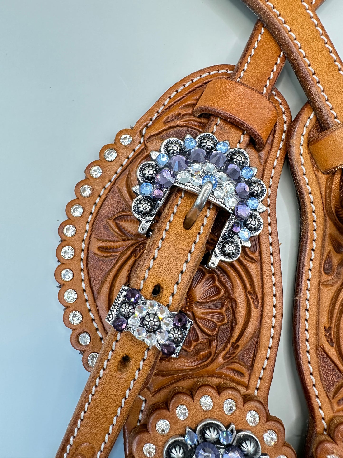 Sporenriemen Set Strass Western - Chestnut mit Beschlägen in hellblau/violett