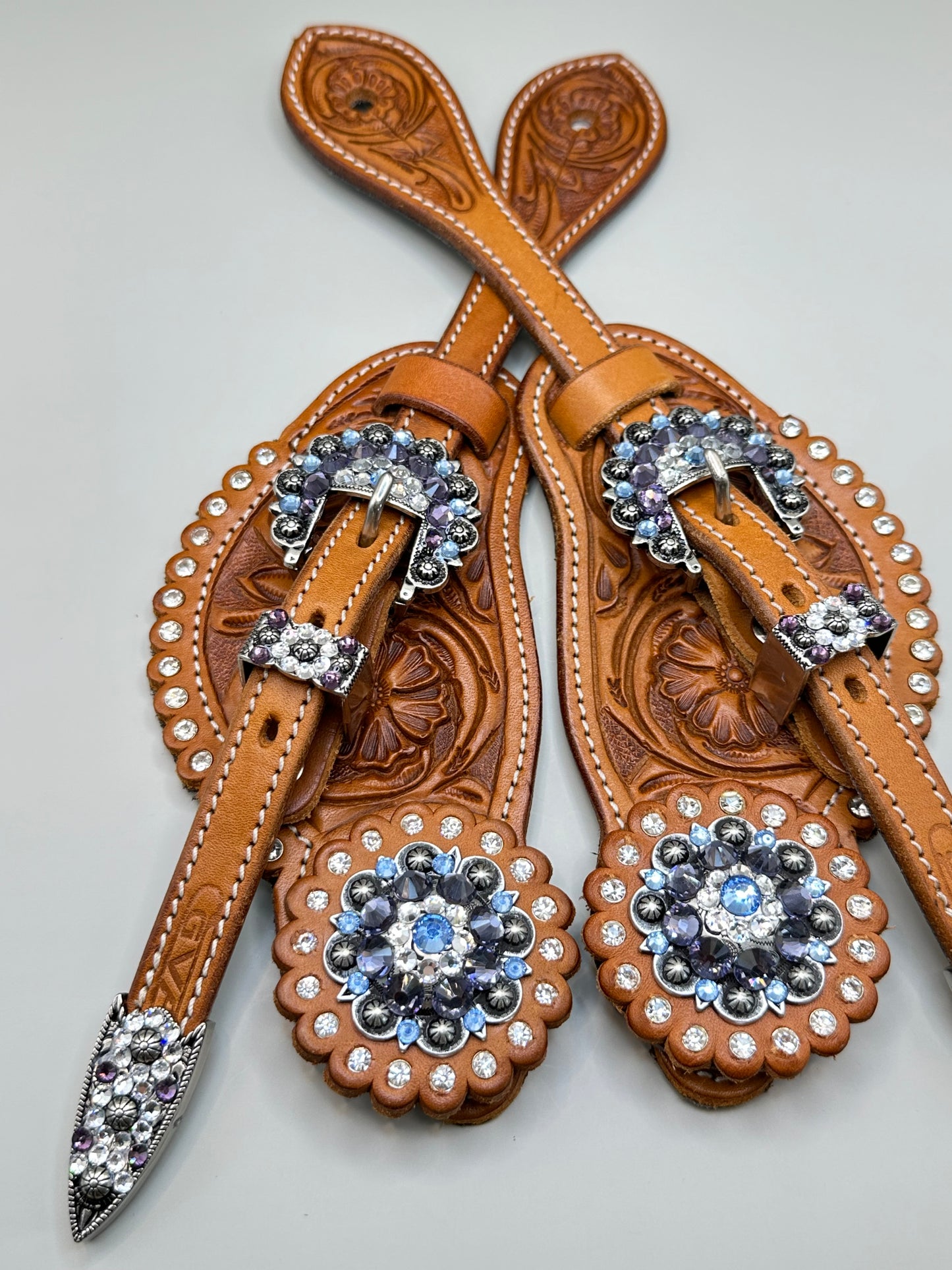 Sporenriemen Set Strass Western - Chestnut mit Beschlägen in hellblau/violett