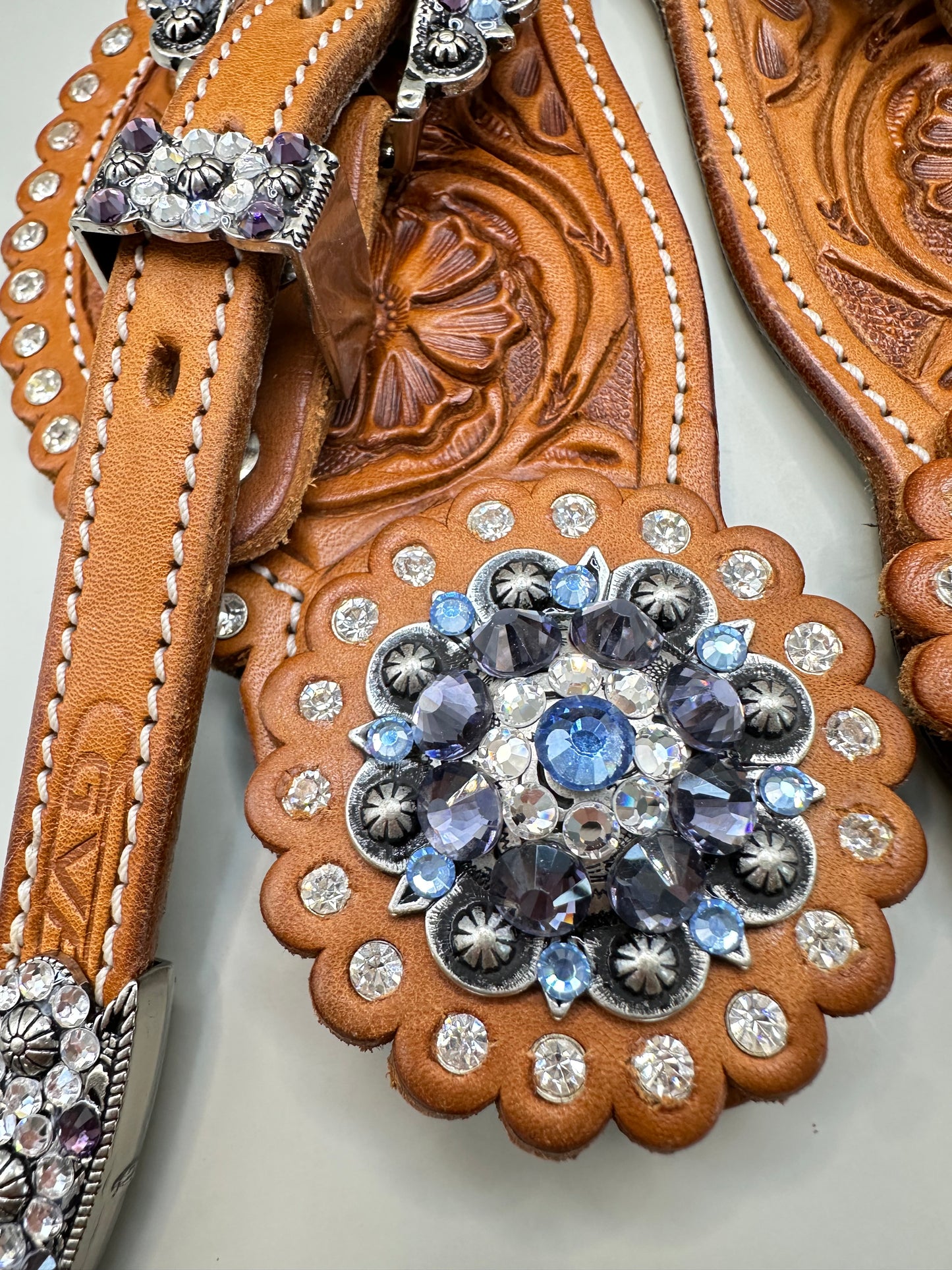 Sporenriemen Set Strass Western - Chestnut mit Beschlägen in hellblau/violett